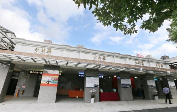 “大衣哥”朱之文买苹果献爱心，既做了公益，又帮了大忙！【MK